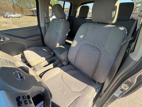 Used 2019 Nissan Frontier SV image 9