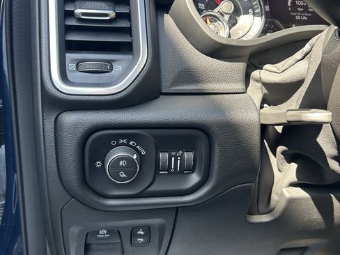 Used 2022 RAM 1500 Laramie w/ Sport Appearance Package AWD/4WD image 19