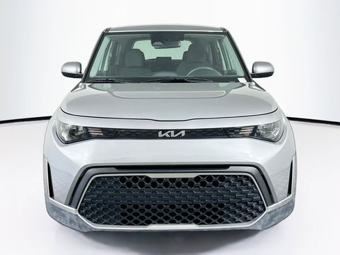 Used 2023 Kia Soul LX w/ LX Technology Package FWD image 2