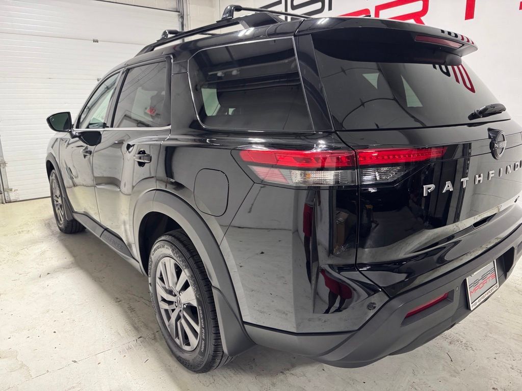 Used 2023 Nissan Pathfinder SV FWD image 4