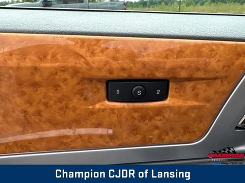 Used 2010 Chrysler Town & Country Limited w/ Flexible Seating Group FWD image 16