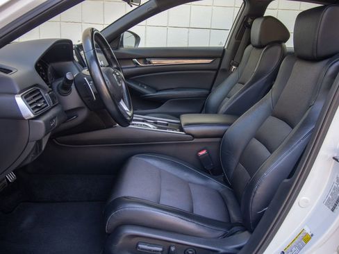 Used 2018 Honda Accord Sport image 13