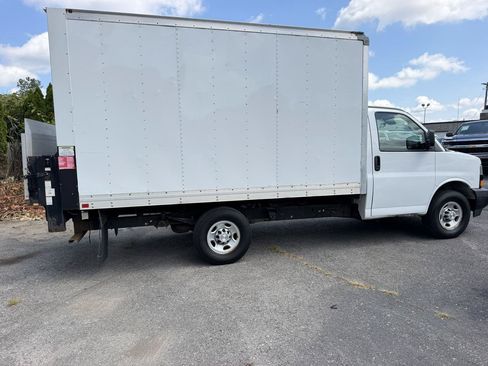 Used 2021 Chevrolet Express 3500 RWD image 3