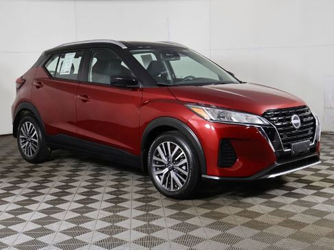 Used 2024 Nissan Kicks SV FWD image 2
