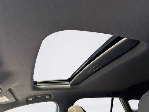 Used 2024 Chevrolet Trax RS w/ Sunroof Package image 26