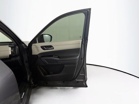 Used 2023 Nissan Pathfinder SL w/ Lighting Package (N92) FWD image 33