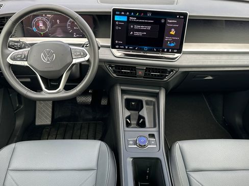 New 2025 Volkswagen Tiguan SE image 11