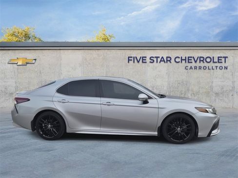 Used 2022 Toyota Camry XSE image 9