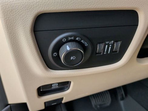 New 2025 Jeep Grand Cherokee L Limited image 16