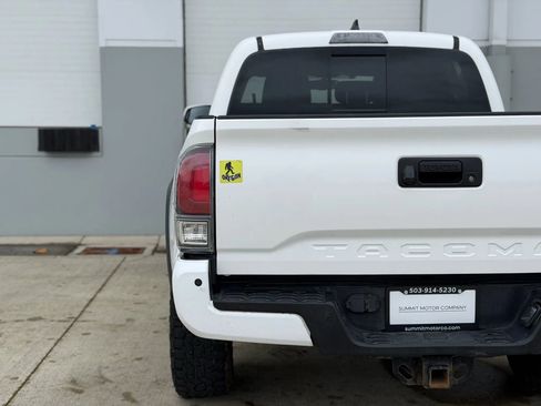 Used 2017 Toyota Tacoma TRD Off-Road image 32