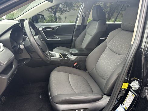 Used 2021 Toyota RAV4 XLE w/ Convenience Package AWD/4WD image 15