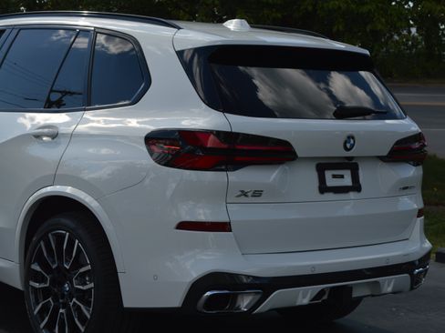 Certified 2024 BMW X5 sDrive40i w/ M Sport Package RWD image 3