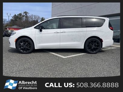 New 2026 Chrysler Pacifica Select w/ S Appearance Package