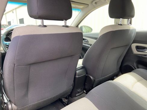 Used 2015 Chevrolet Cruze LS FWD image 17