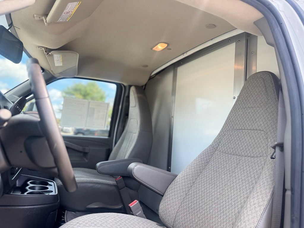Used 2022 Chevrolet Express 3500 w/ Power Convenience Package RWD image 16