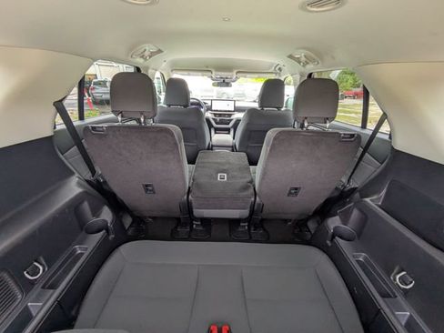 Used 2025 Ford Explorer Active RWD image 13