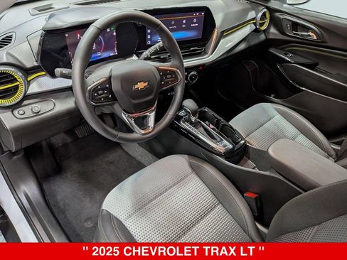 Used 2025 Chevrolet Trax LT w/ Driver Confidence Package FWD image 11