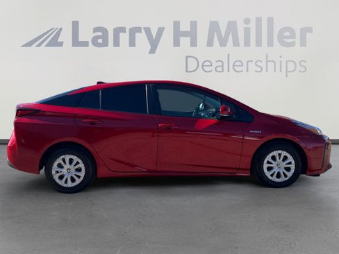 Used 2019 Toyota Prius image 6