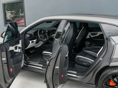 Used 2023 Lamborghini Urus S AWD/4WD image 48