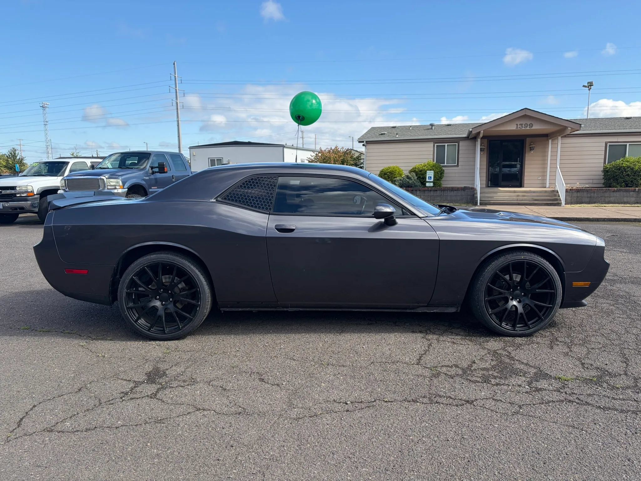 Used 2014 Dodge Challenger SXT RWD image 2