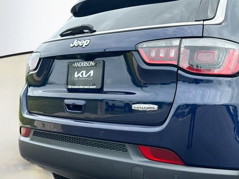 Used 2018 Jeep Compass Latitude w/ Safe & Security Group FWD image 6