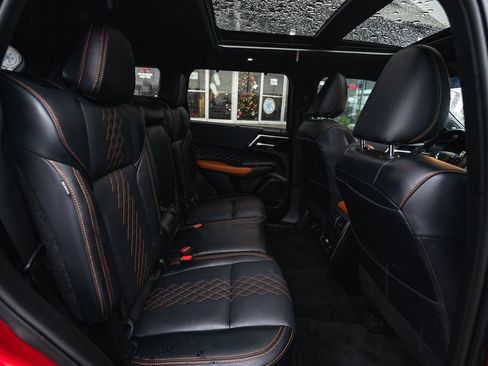 Used 2024 Mitsubishi Outlander SEL image 35