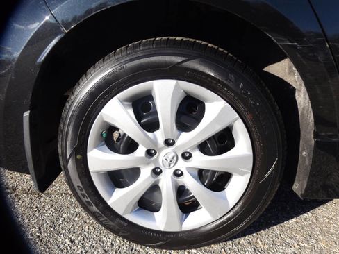 Used 2021 Toyota Corolla LE FWD image 6