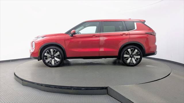 Used 2025 Mitsubishi Outlander SE FWD image 3