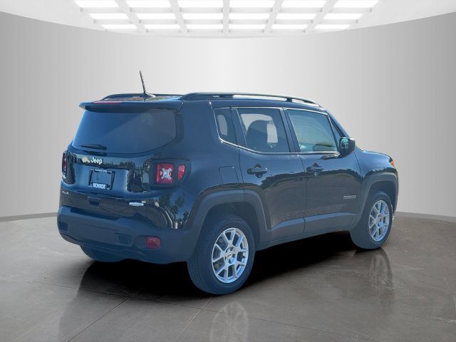 Certified 2022 Jeep Renegade Latitude w/ Convenience Group AWD/4WD image 7