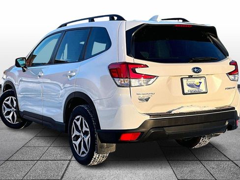 Used 2023 Subaru Forester Premium image 2
