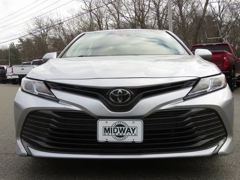 Used 2019 Toyota Camry LE image 3