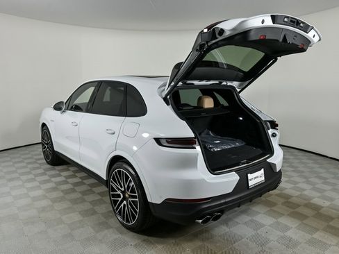 New 2026 Porsche Cayenne E-Hybrid image 35