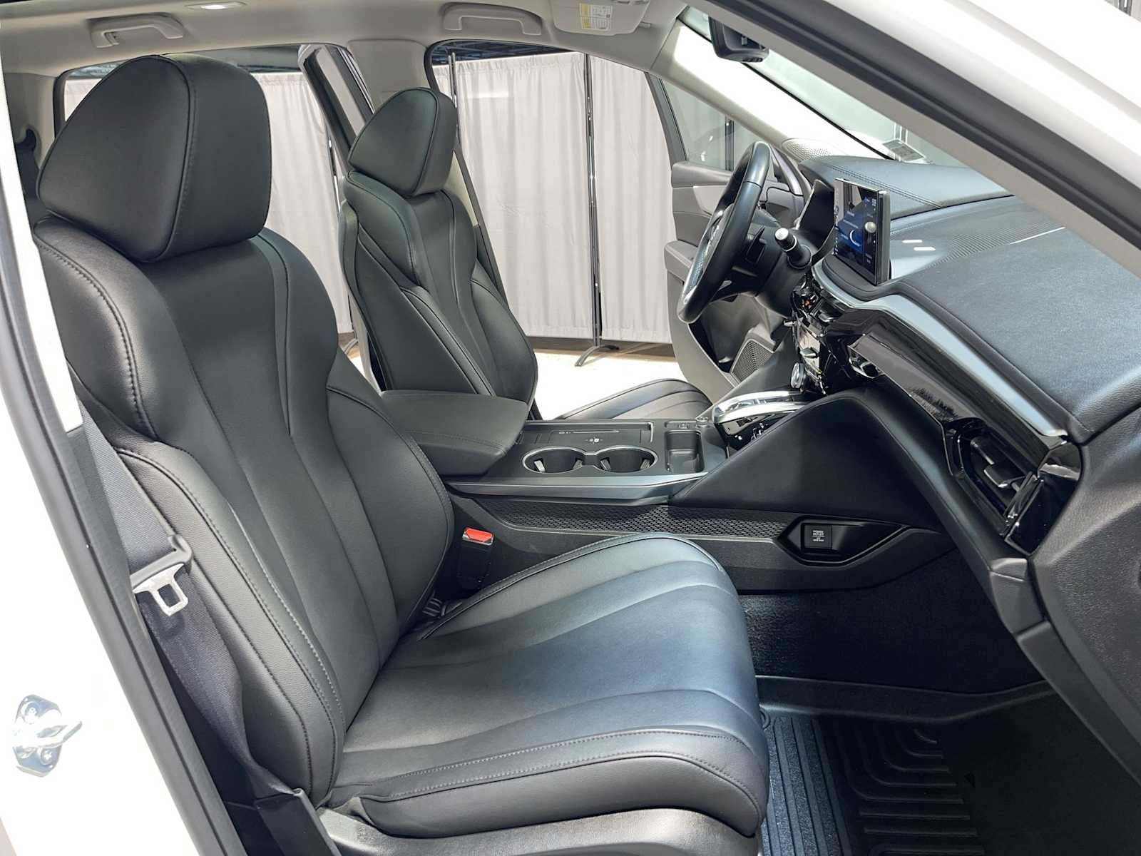 Certified 2025 Acura MDX SH-AWD image 14