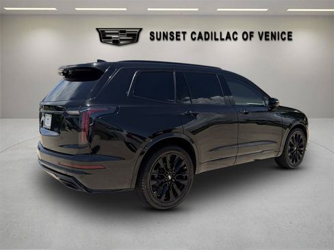 Used 2021 Cadillac XT6 Sport AWD/4WD image 3