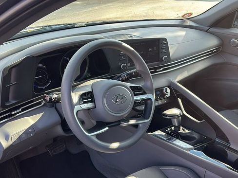 Used 2022 Hyundai Elantra Blue image 26