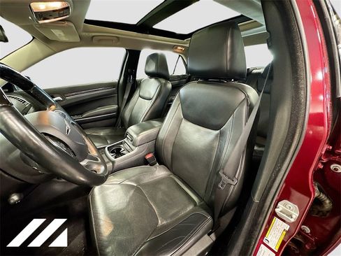 Used 2017 Chrysler 300 C image 22