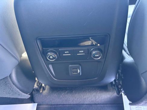 Used 2019 Buick Enclave Essence FWD image 16