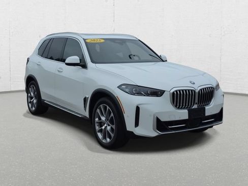 Used 2025 BMW X5 xDrive40i AWD/4WD image 3