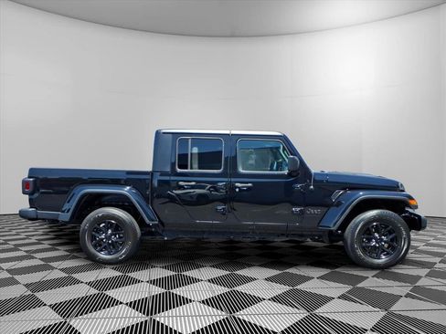 Used 2023 Jeep Gladiator Sport AWD/4WD image 30