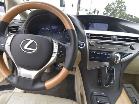 Used 2015 Lexus RX 450h FWD image 9