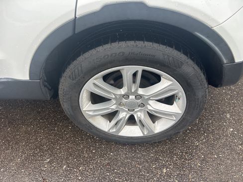 Used 2018 Land Rover Range Rover Evoque SE Premium image 14