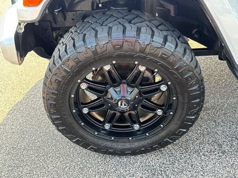 Used 2022 Jeep Wrangler Unlimited Sahara AWD/4WD image 42