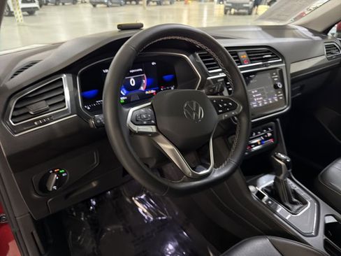 Certified 2023 Volkswagen Tiguan SE w/ Panoramic Sunroof Package FWD image 14