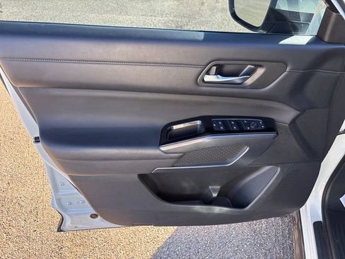 Used 2023 Nissan Pathfinder SL w/ Black Appearance Package image 14