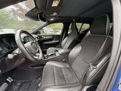 Used 2021 Volvo XC40 T5 R-Design w/ Advanced Package AWD/4WD image 2