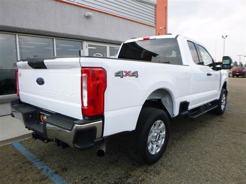 Used 2024 Ford F250 XLT image 4