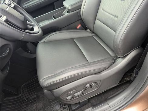 Used 2025 Hyundai Santa Fe Calligraphy FWD image 4
