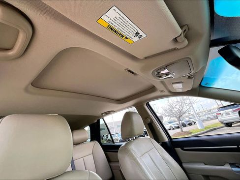 Used 2012 Hyundai Santa Fe Limited w/ Navigation Pkg 4 image 12