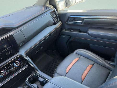 Used 2024 GMC Sierra 2500 AT4 w/ AT4 Premium Plus Package AWD/4WD image 13