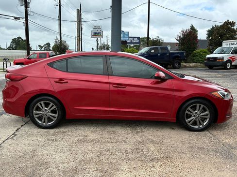 Used 2017 Hyundai Elantra SE FWD image 6